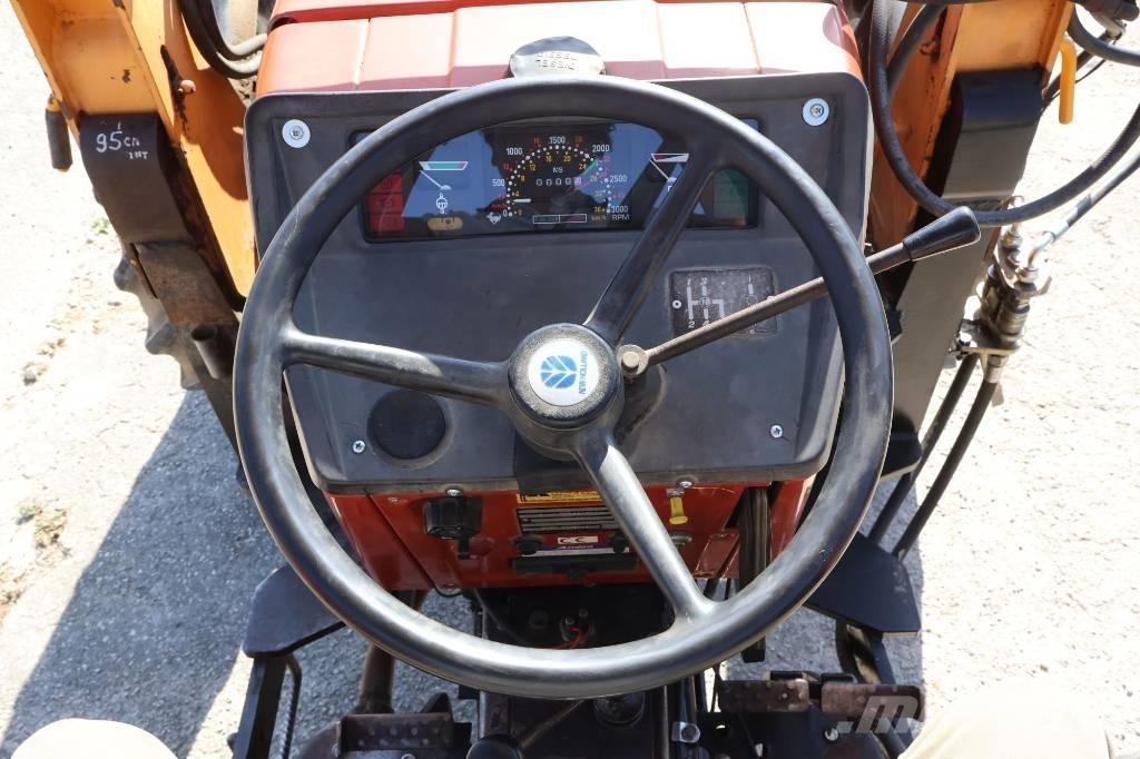 New Holland 70-56 الجرارات