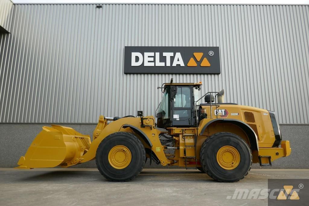 CAT 980M لوادر بعجل
