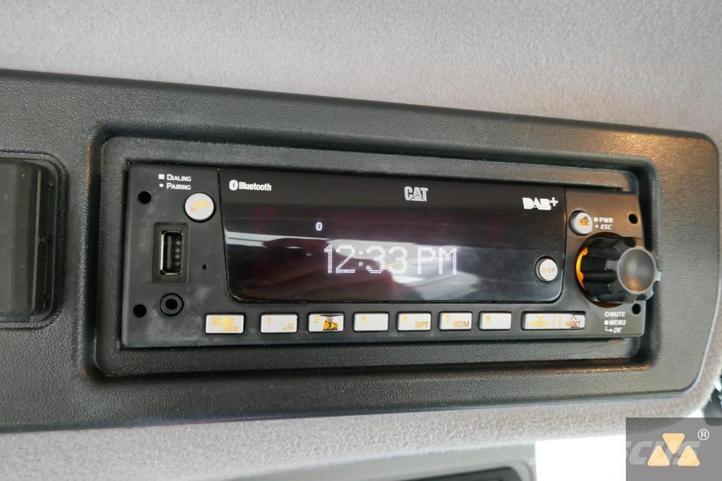 CAT 980M لوادر بعجل