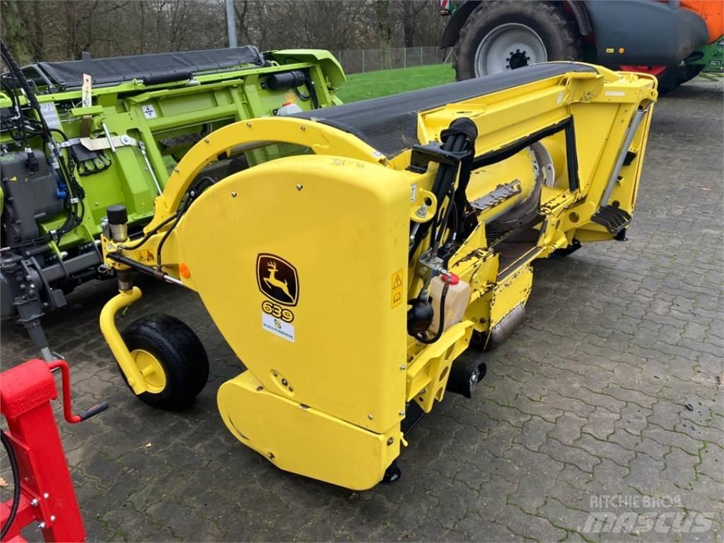 John Deere 8300i حصادات الأعلاف