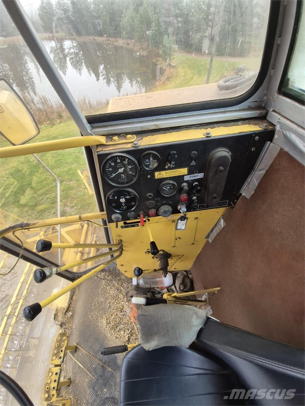 New Holland 8030 حصادات