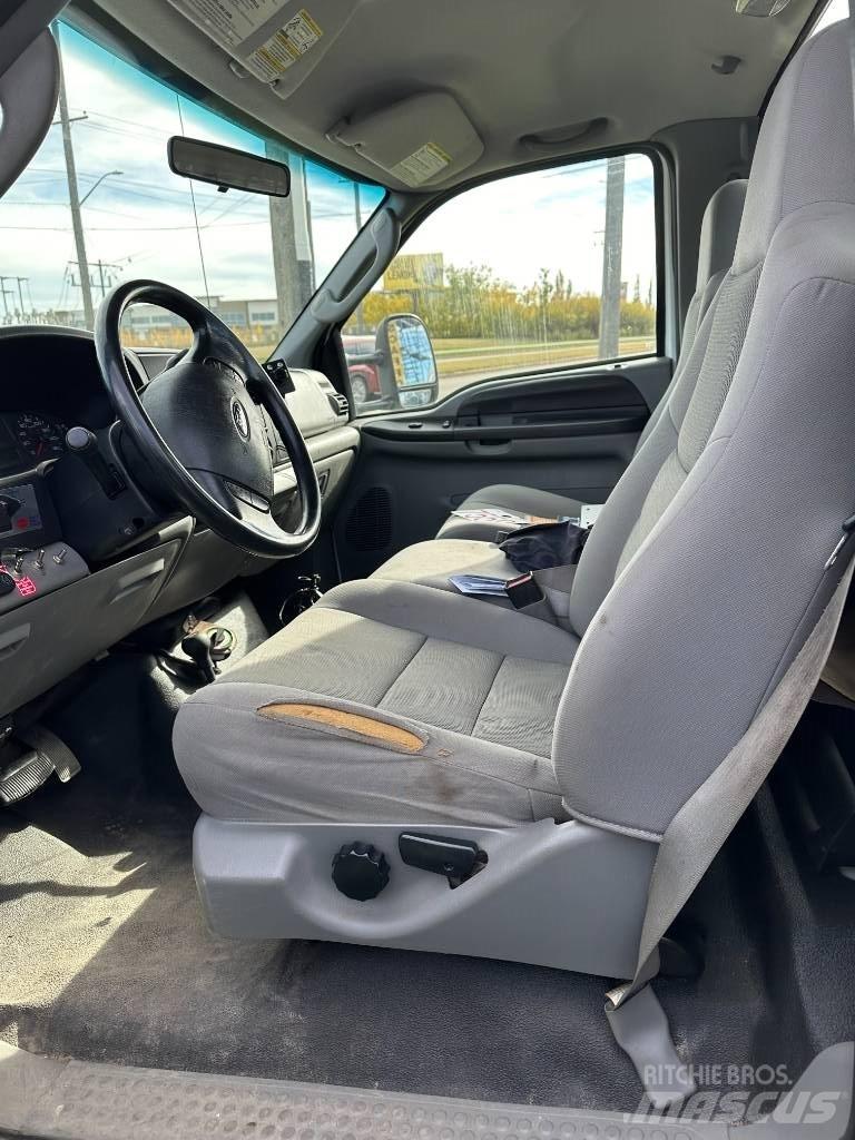 Ford F 550 XLT شاحنات مسطحة/مفصلية الجوانب