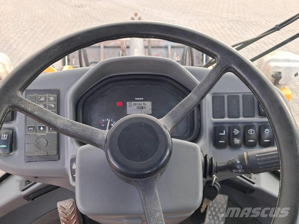 Volvo L 30 G لوادر بعجل