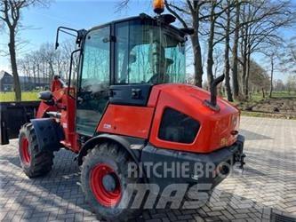 Kubota R 082 لوادر بعجل