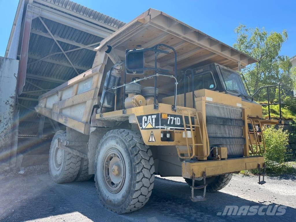 CAT 771D شاحنات المخلفات الصلبة