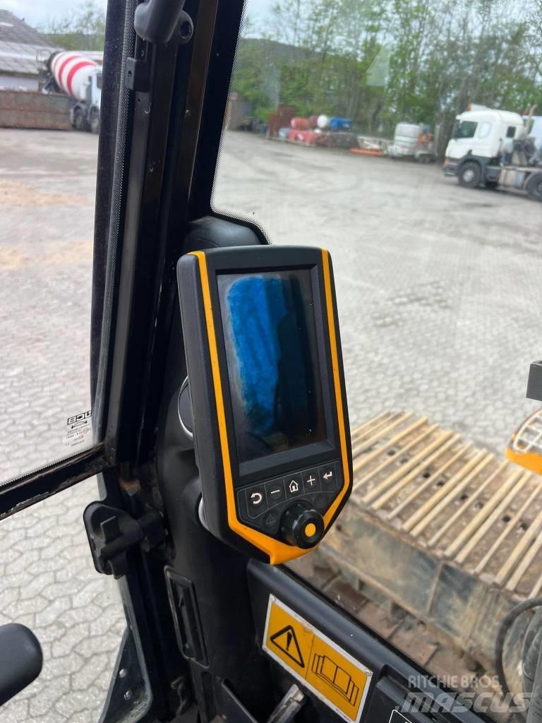 JCB JS 330 LC حفارات زحافة