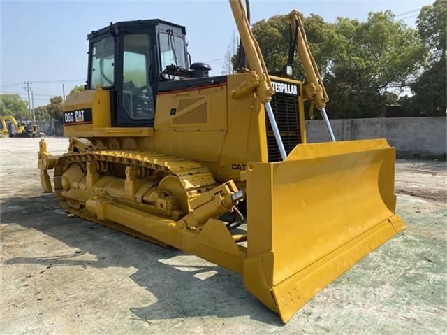 CAT D 6 G بلدوزرات مجنزرة