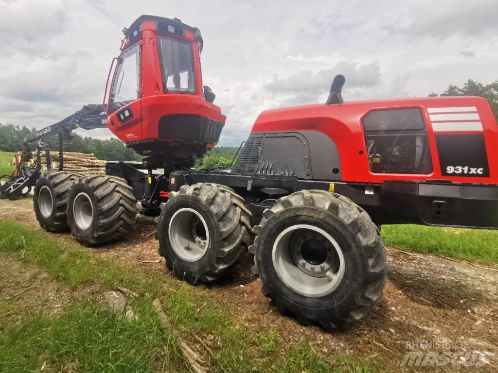 Komatsu 931 XC حصادات