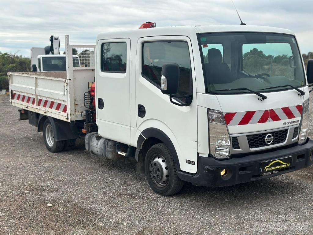 Nissan NT 400 شاحنات خفيفة/مفصلية الجوانب