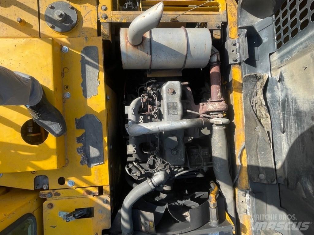 JCB JS 145 W حفارات بعجل