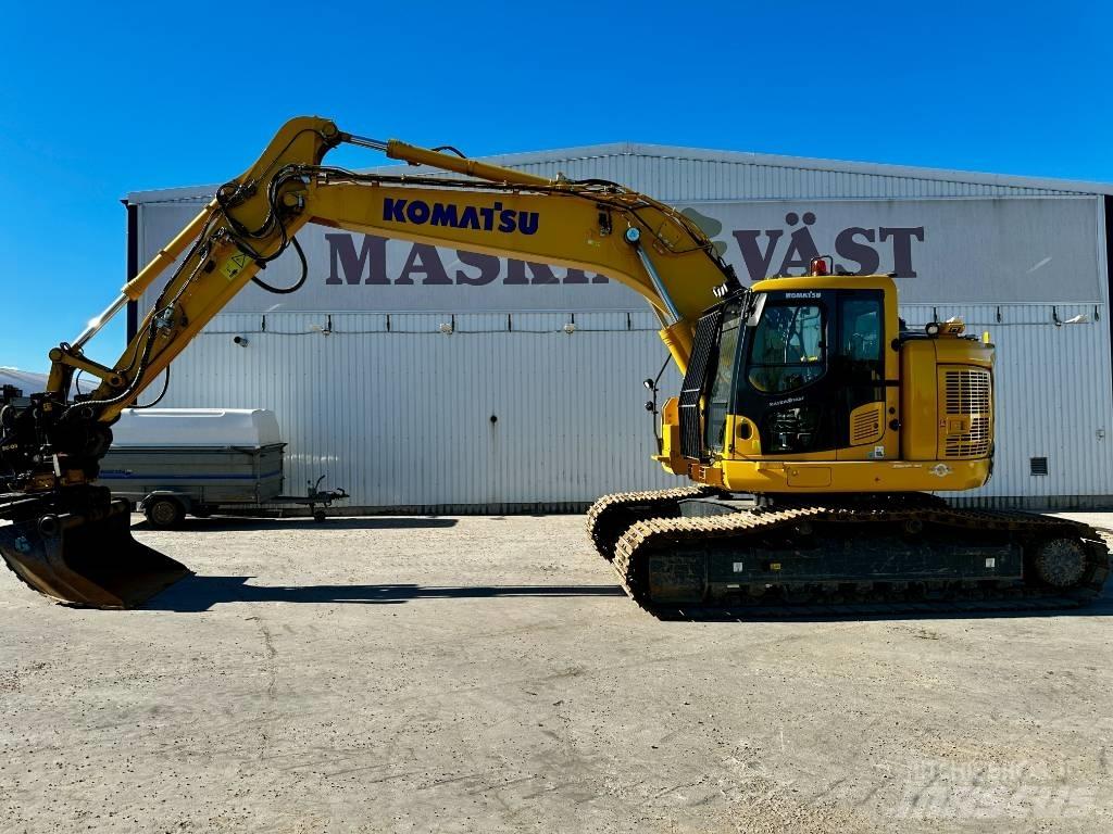 Komatsu PC 228 US-11 حفارات زحافة