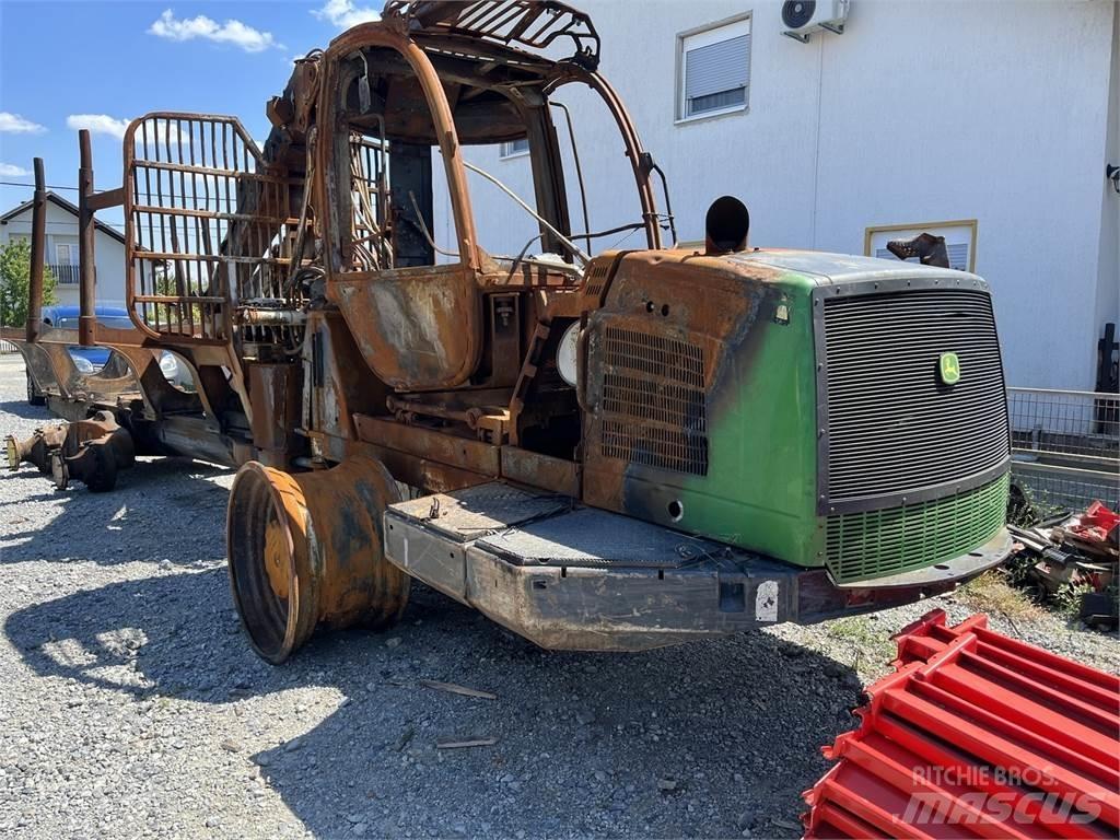 John Deere 1110E شاحنات