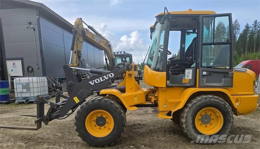 Volvo L30G لوادر بعجل