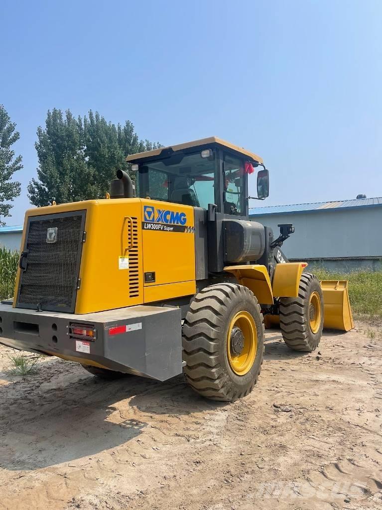 XCMG LW 300 FV لوادر بعجل