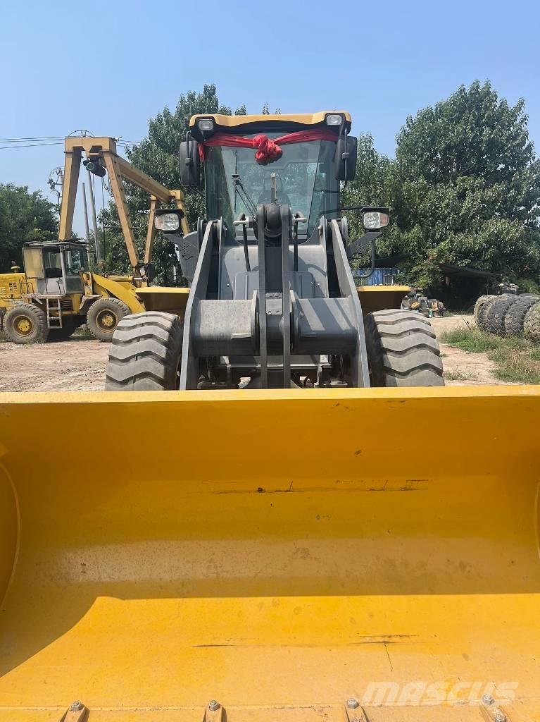 XCMG LW 300 FV لوادر بعجل