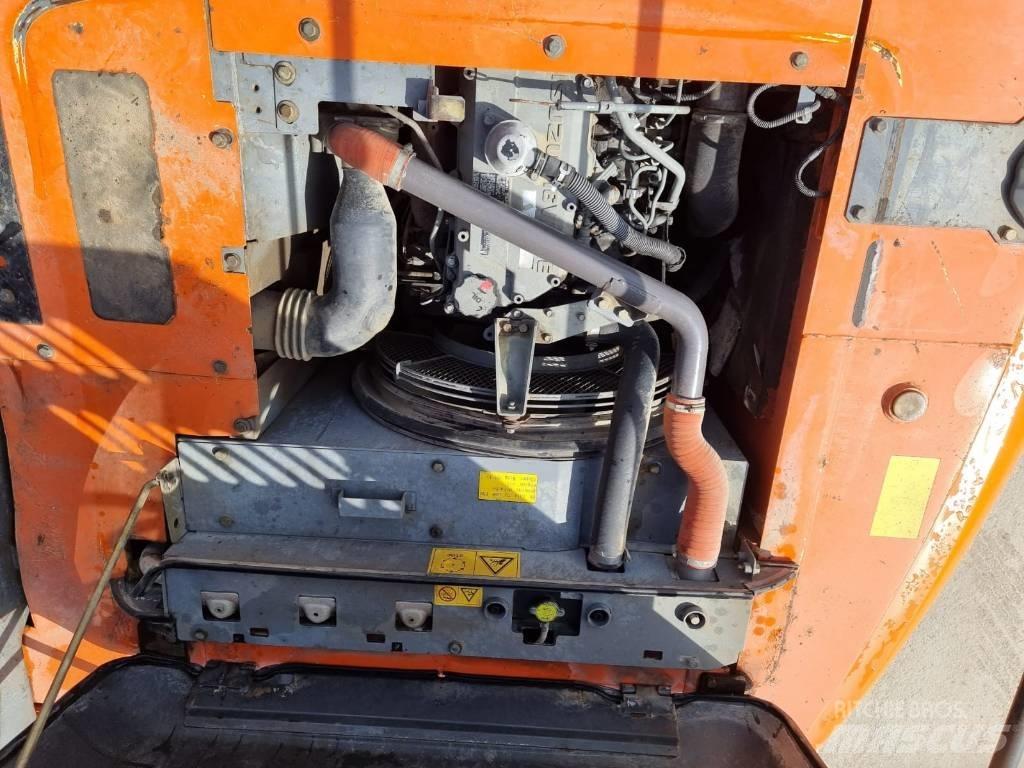 Hitachi ZX 210 LC-3 حفارات زحافة