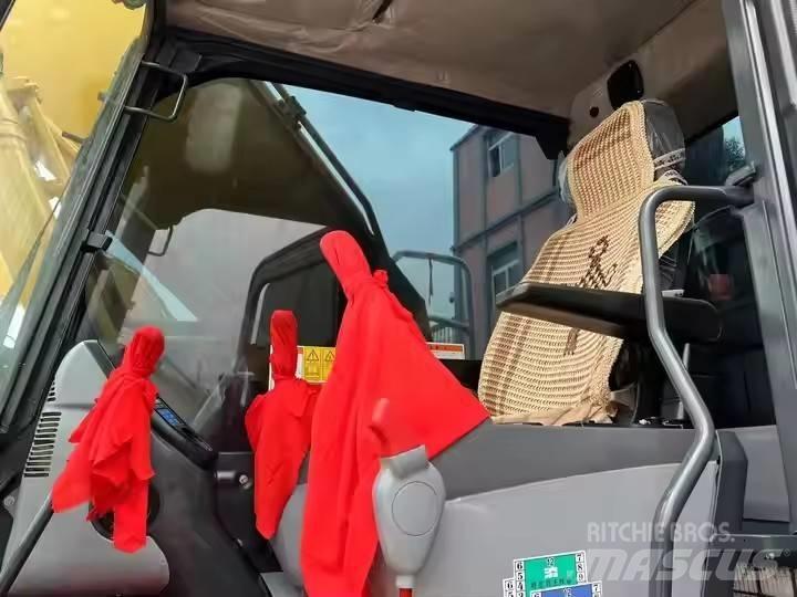 Komatsu PC 200 حفارات زحافة