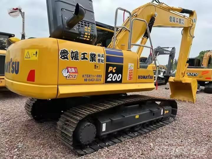 Komatsu PC 200 حفارات زحافة
