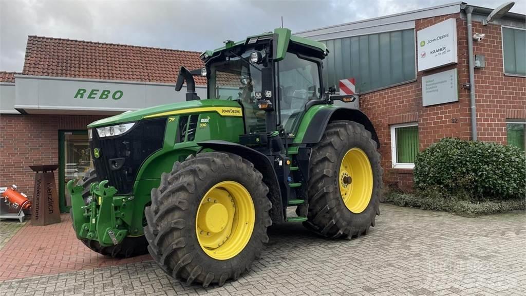 John Deere 7R330 الجرارات