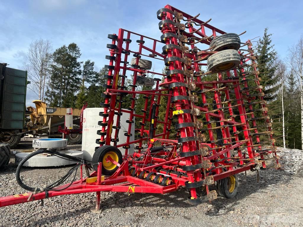 Väderstad NZA 1000 الكاسحات وقلابات التربة ذات المحركات