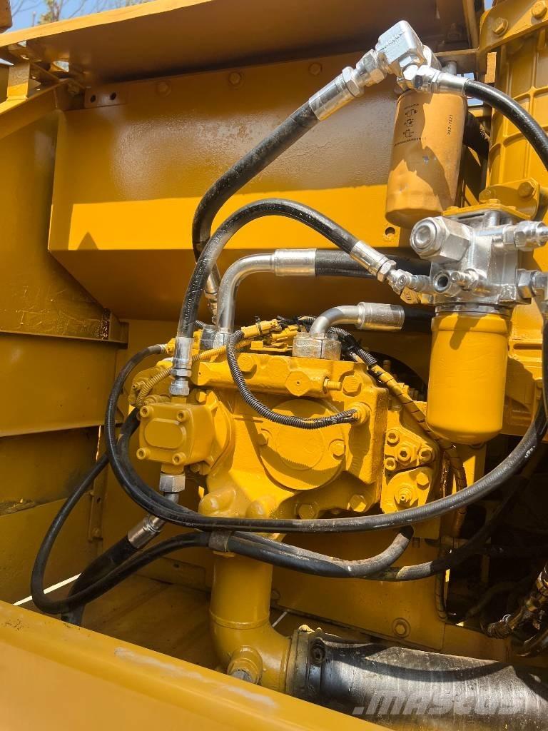 CAT 320C حفارات زحافة