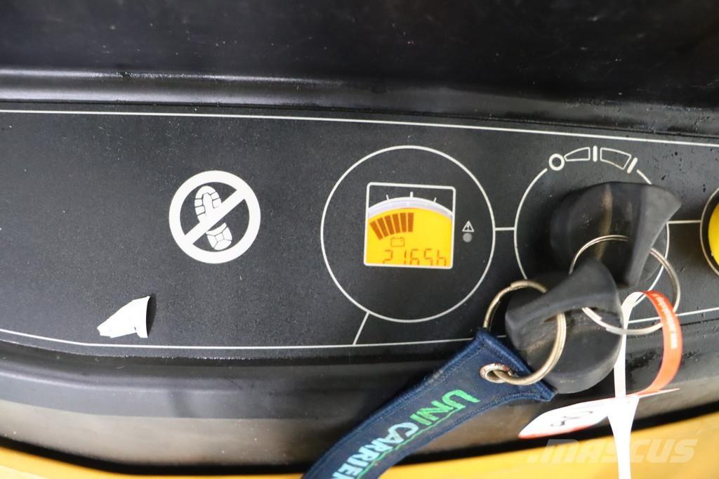 CAT NSP14 معدات التكديس الجوالة