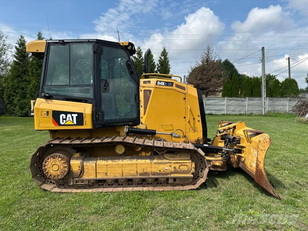 CAT D 4 K 2 XL بلدوزرات مجنزرة