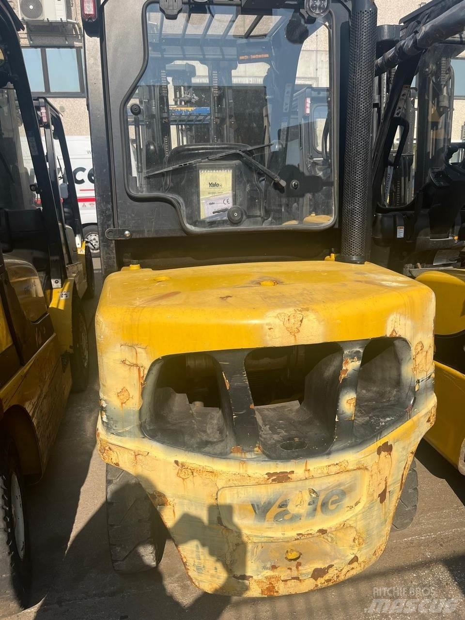 Yale GDP35VX شاحنات الديزل