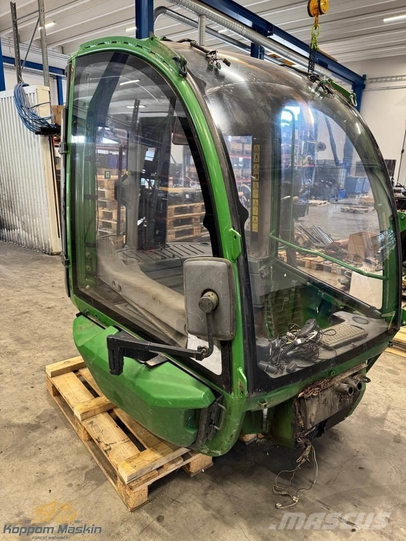John Deere 1210E كابينة والداخلية