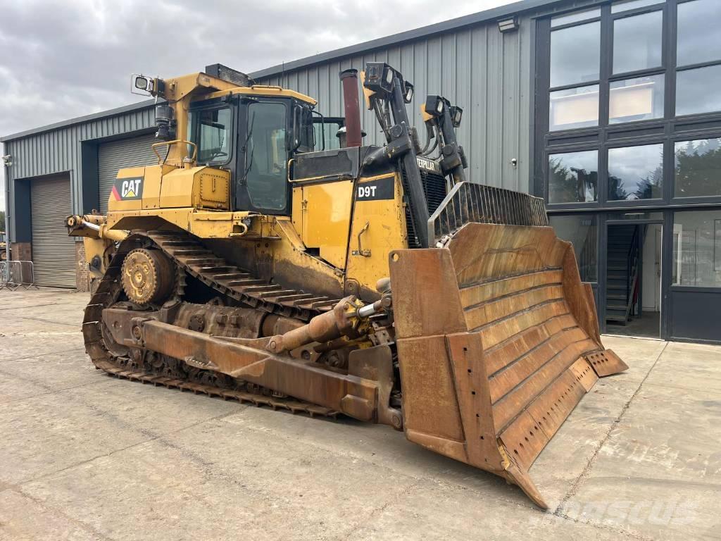 CAT D 9 T بلدوزرات مجنزرة