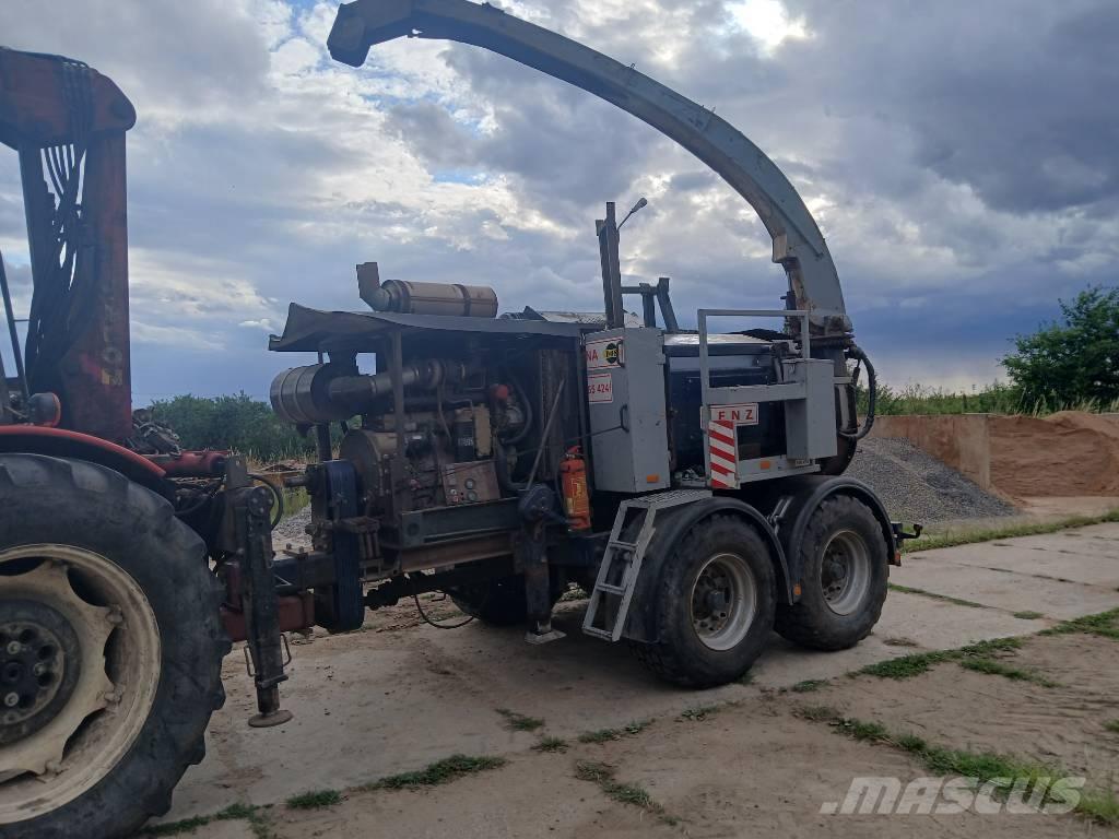 Zetor 10540 ماكينات تقطيع أخشاب الحراجة