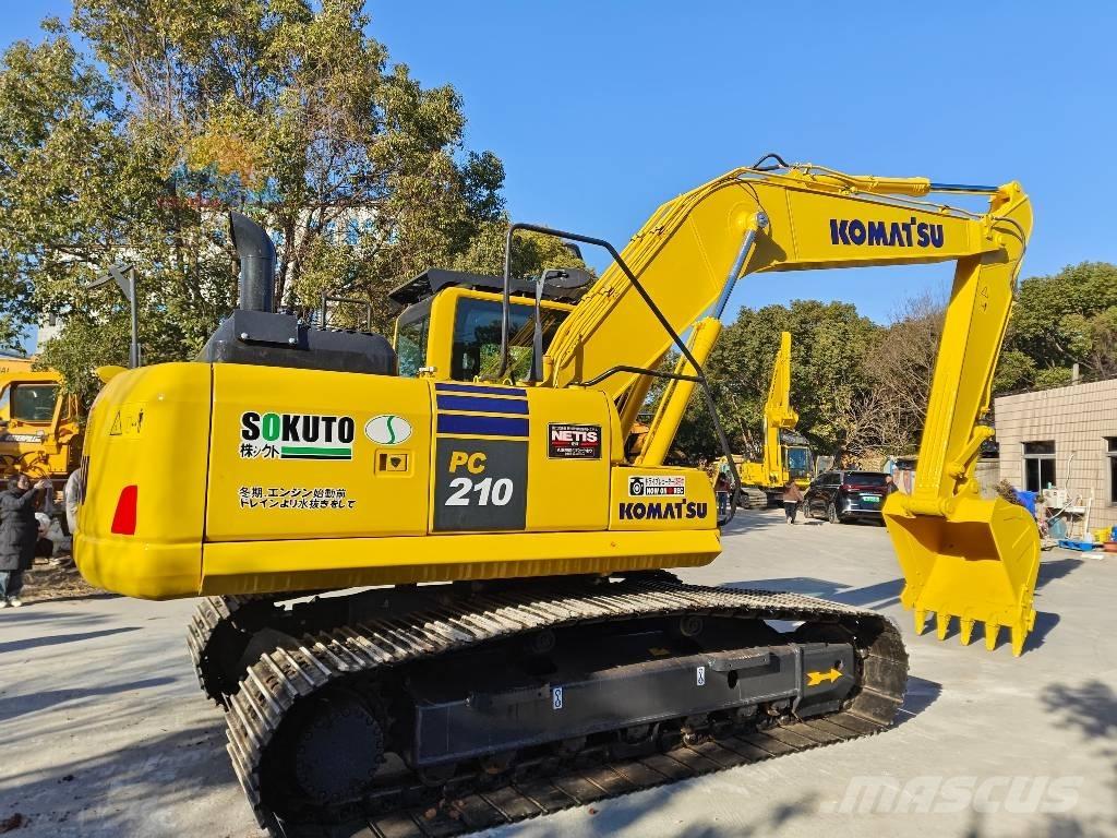 Komatsu PC 210-8 حفارات زحافة