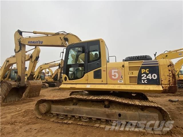 Komatsu PC 240-8 حفارات زحافة