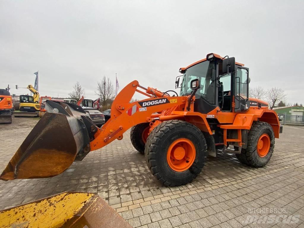 Doosan DL200-5 لوادر بعجل