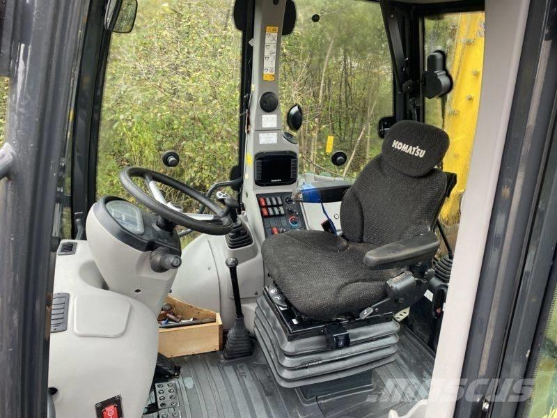 Komatsu WB 93 R-8 لوادر ذات جرافات عكسية