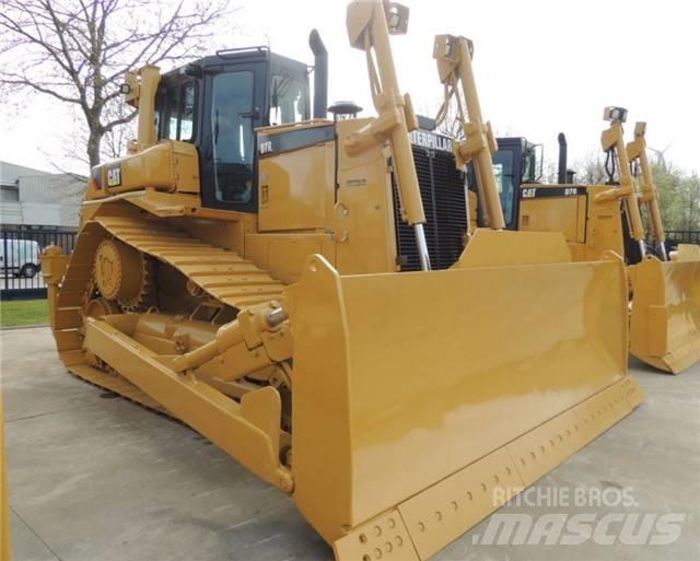 CAT D 7 R بلدوزرات مجنزرة