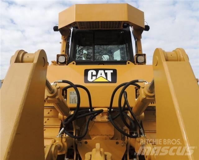 CAT D 7 R بلدوزرات مجنزرة