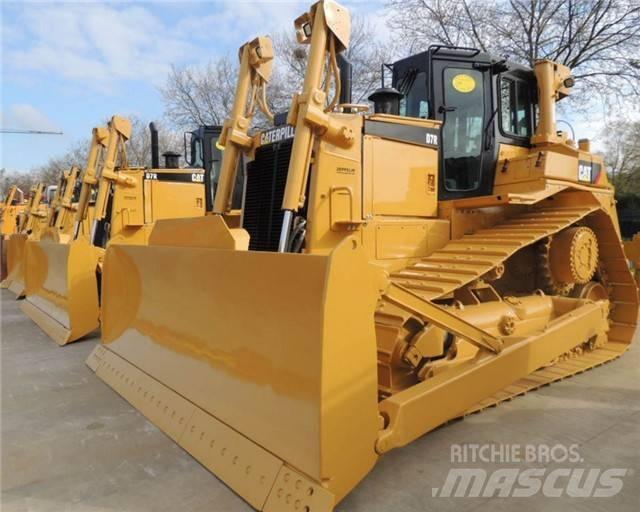CAT D 7 R بلدوزرات مجنزرة