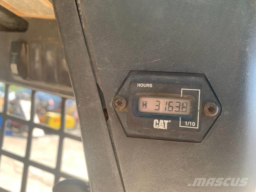 CAT 277 لوادر انزلاقية التوجيه