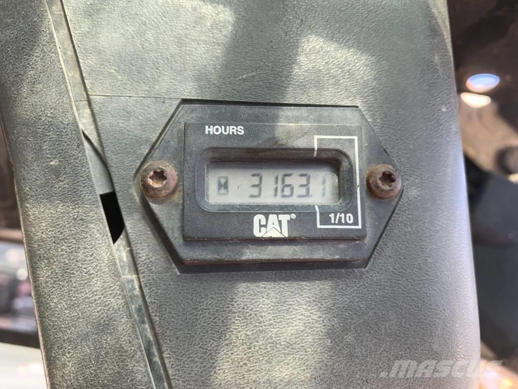 CAT 277 لوادر انزلاقية التوجيه