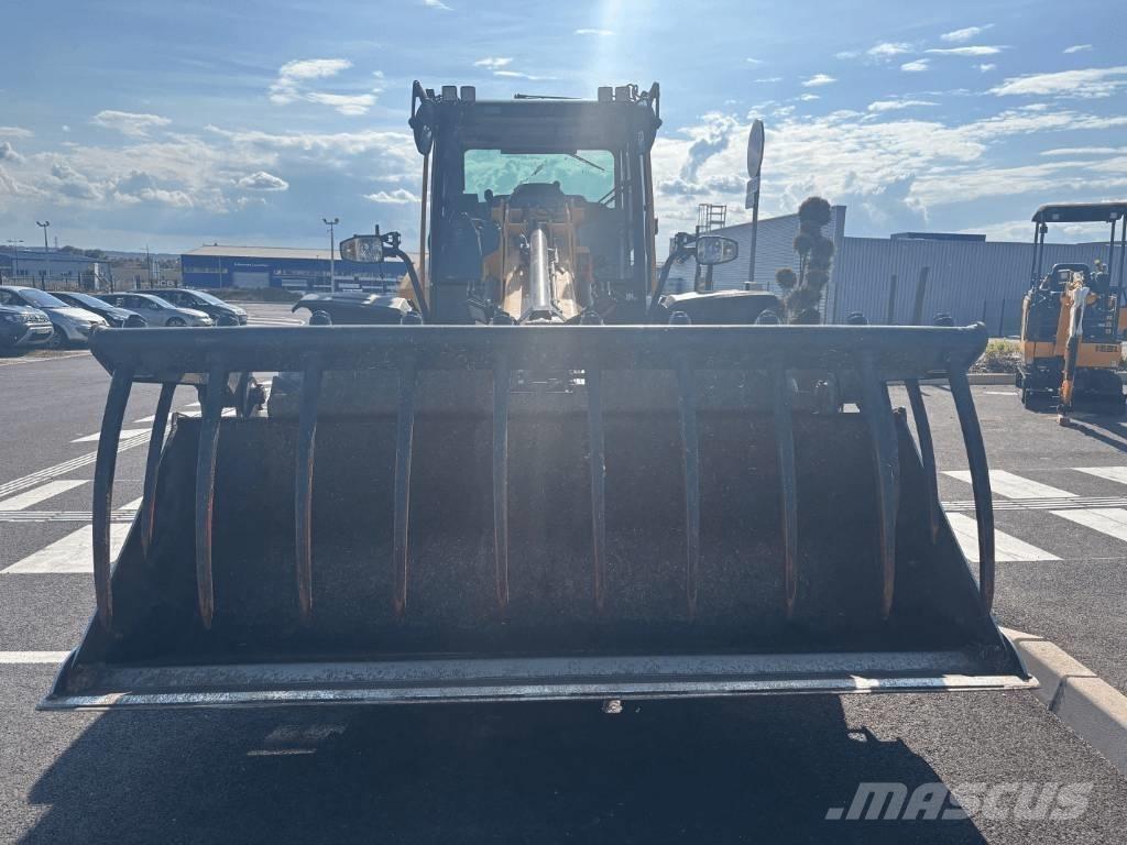 JCB TM 320 S معدات مناولة لأغراض الزراعة