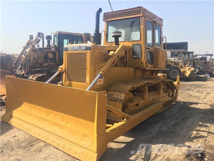 CAT D 6 D بلدوزرات مجنزرة