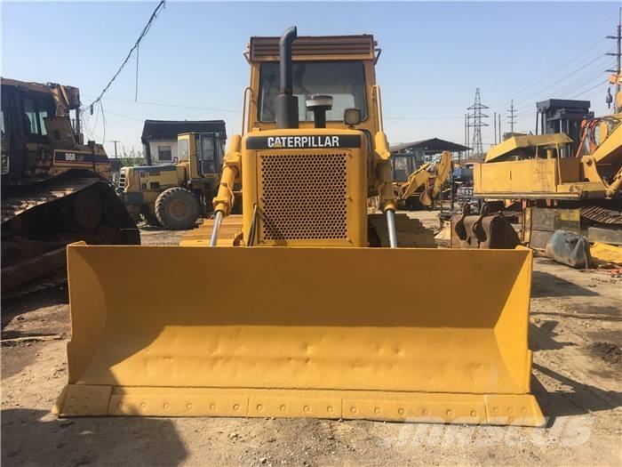 CAT D 6 D بلدوزرات مجنزرة