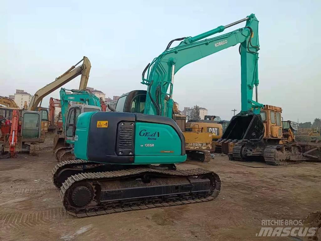 Kobelco SK 135 حفارات زحافة