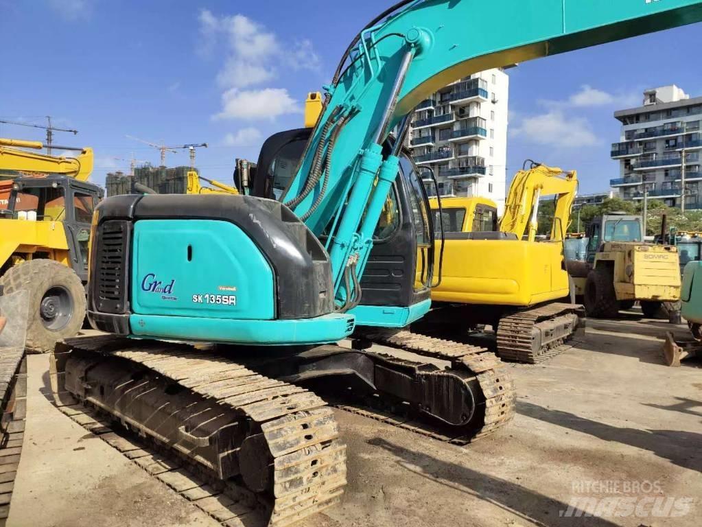 Kobelco SK 135 حفارات زحافة