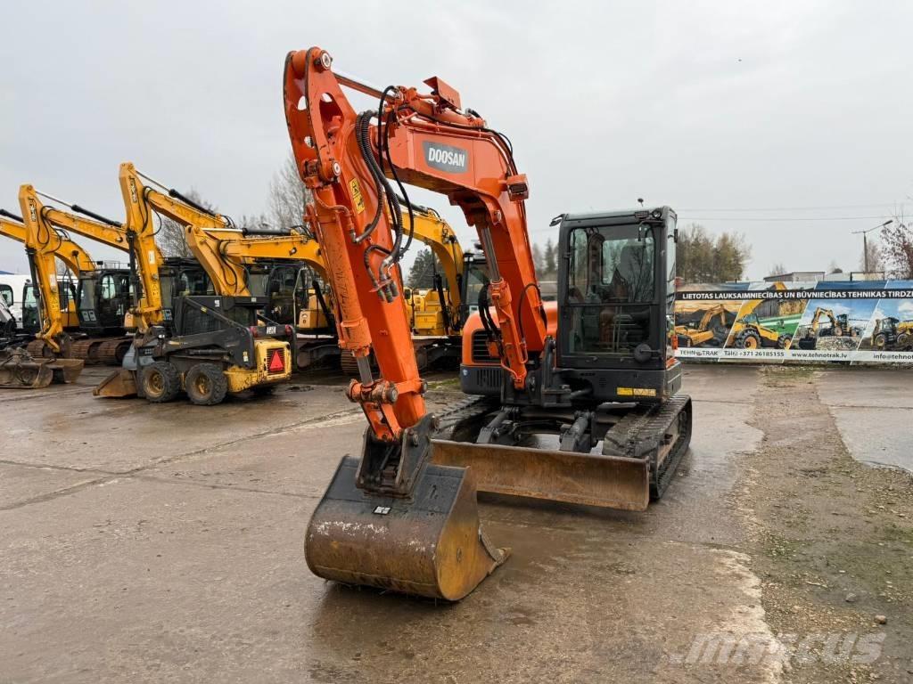 Doosan DX 85 R حفارات وسط 7 طن - 12 طن