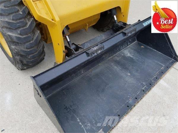 CAT 272 D لوادر انزلاقية التوجيه
