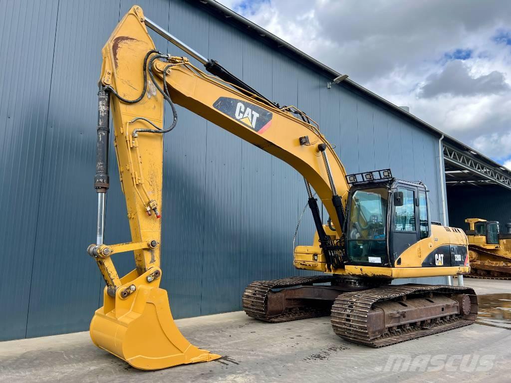CAT 320D L حفارات زحافة