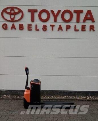 Toyota LWE 200 معدات التكديس الجوالة