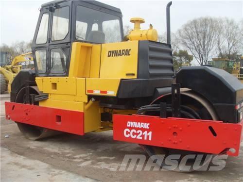 Dynapac CC211 مداحل ثنائية الاسطوانة